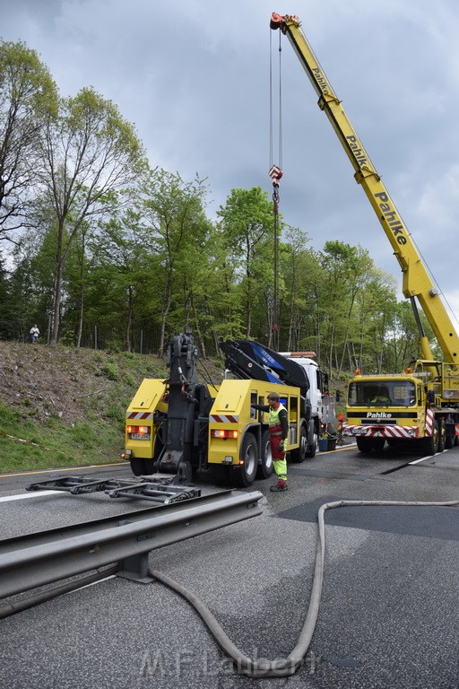 VU Gefahrgut LKW umgestuerzt A 4 Rich Koeln Hoehe AS Gummersbach P351.JPG - Miklos Laubert